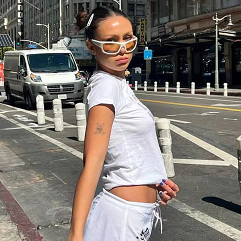 Camiseta de manga corta de verano estilo europeo y americano con parte superior de diamante caliente con letras, camiseta con interior ajustado para mujer