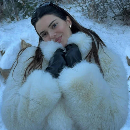 Chaqueta icónica de moda de Kendall Jenner con piel de zorro blancanieves para mujer, abrigo de piel sintética cálido y esponjoso de invierno para niñas, ropa de calle