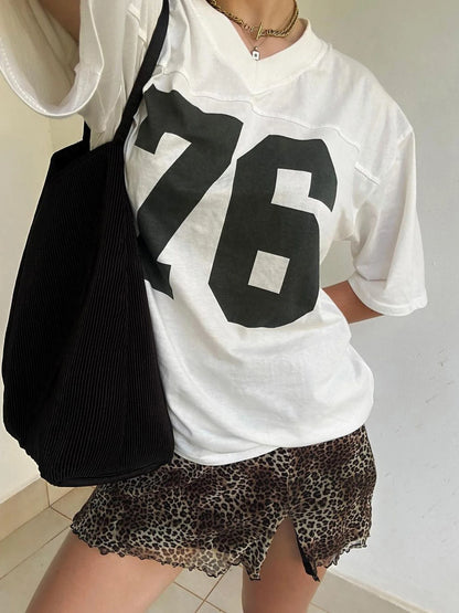Camisetas blancas sueltas informales con estampado digital para mujer, cuello en V, manga corta, estilo preppy, ropa de calle, camisetas de verano, camiseta de fútbol