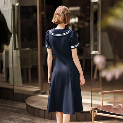 Vestido de mujer con cuello azul marino y estilo universitario y artístico, nuevo vestido de verano blanco con luz de luna y cintura ceñida.
