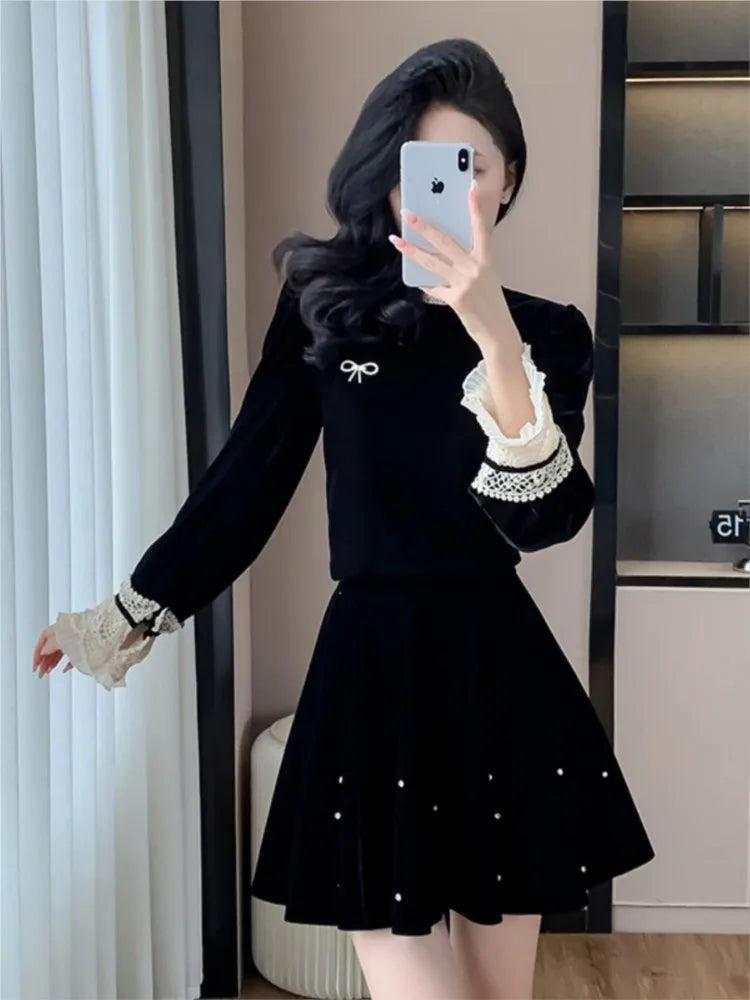 Conjunto elegante de falda de terciopelo de dos piezas para otoño, minifalda con top corto de retazos de encaje de manga larga para mujer, moda coreana Y2K, conjuntos elegantes