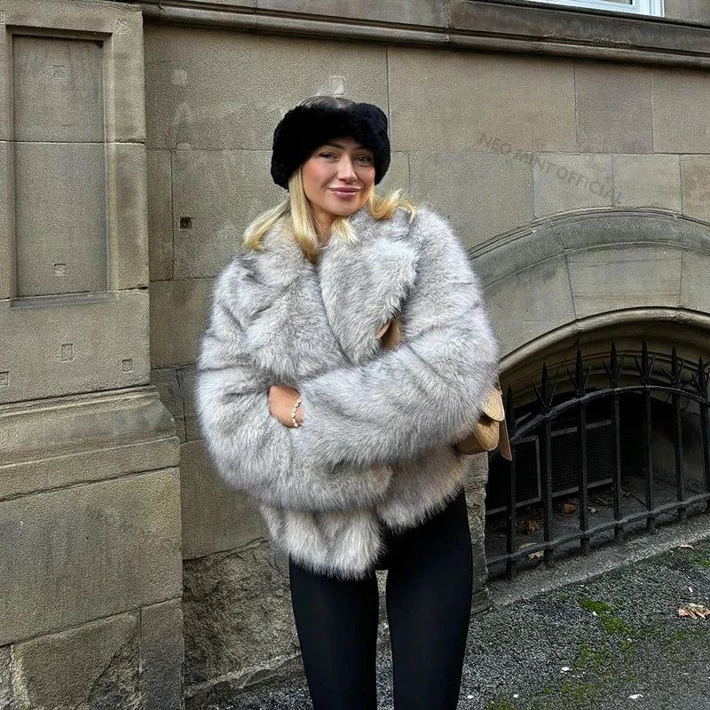 Chaqueta elegante de piel sintética con degradado para chicas de calle, abrigo de piel de zorro esponjoso de marca de moda de invierno para mujer, ropa exterior de lujo para mujer