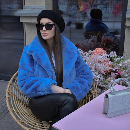 Abrigo de piel de conejo sintético azul para mujer, chaqueta corta de moda urbana, nueva tendencia de invierno, abrigos y prendas de vestir exteriores