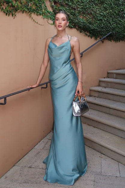 Vestido largo Virginia de satén con cuello vuelto y espalda descubierta 