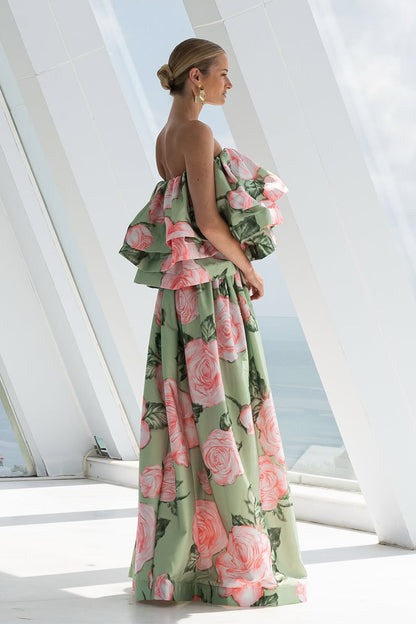Conjunto de top sin tirantes y falda larga con estampado de rosas de Charlotte 