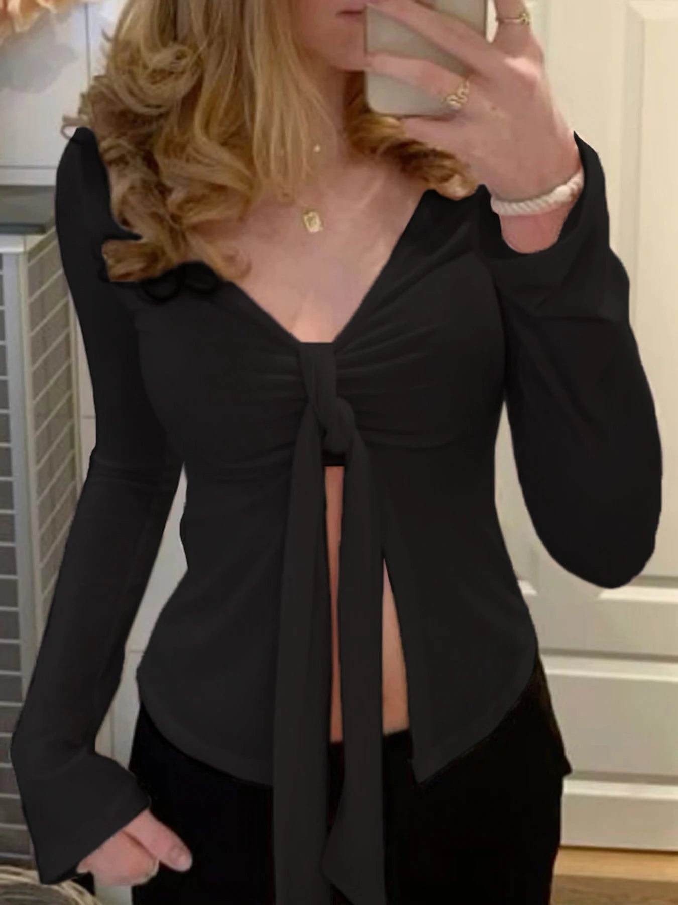 Blusas elegantes con escote en V y lazo negro para mujer, ajustadas y sexis, de manga larga acampanada, lisas, básicas, de moda para primavera y otoño.