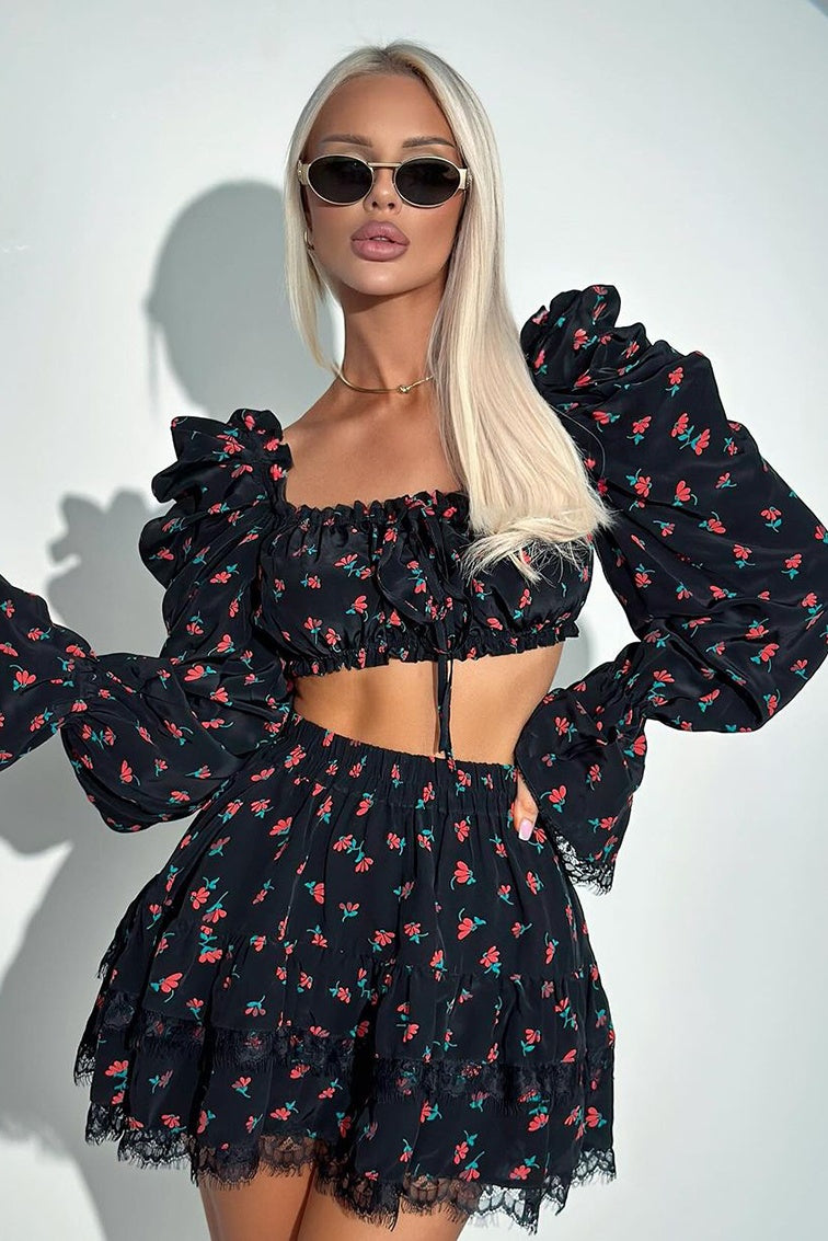 Conjunto de minifalda con mangas abullonadas y estampado floral Ella 