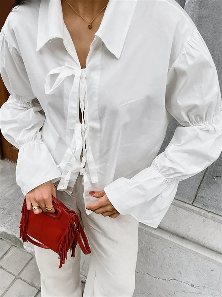 Blusa de gasa con cordones y aberturas para mujer, blusa de manga larga con solapa y parches, estilo vendaje, ropa de abrigo blanca para mujer