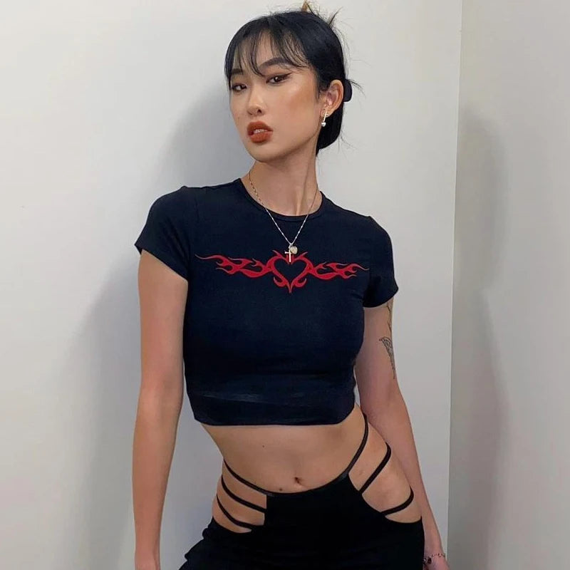 Top de manga corta con ombligo abierto y estampado geométrico rojo con alas de amor Y2K, estilo punk callejero europeo y americano oscuro