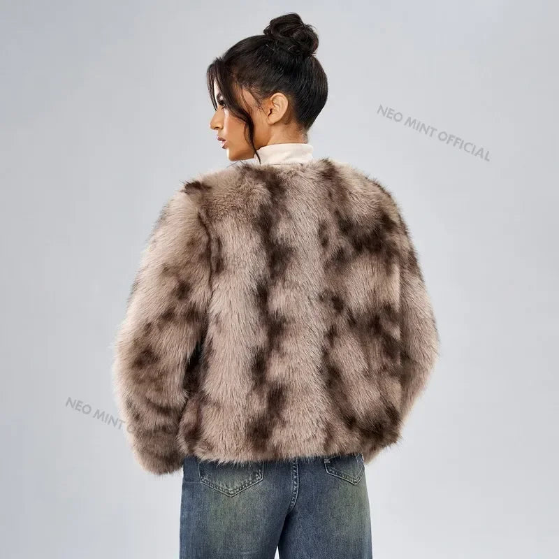 Abrigo de piel sintética de zorro esponjoso de invierno para mujer, marca de moda urbana, abrigo elegante para niñas, chaqueta corta y cálida de piel peluda