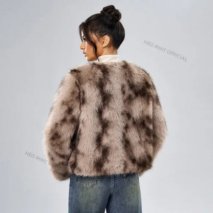 Abrigo de piel sintética de zorro esponjoso de invierno para mujer, marca de moda urbana, abrigo elegante para niñas, chaqueta corta y cálida de piel peluda