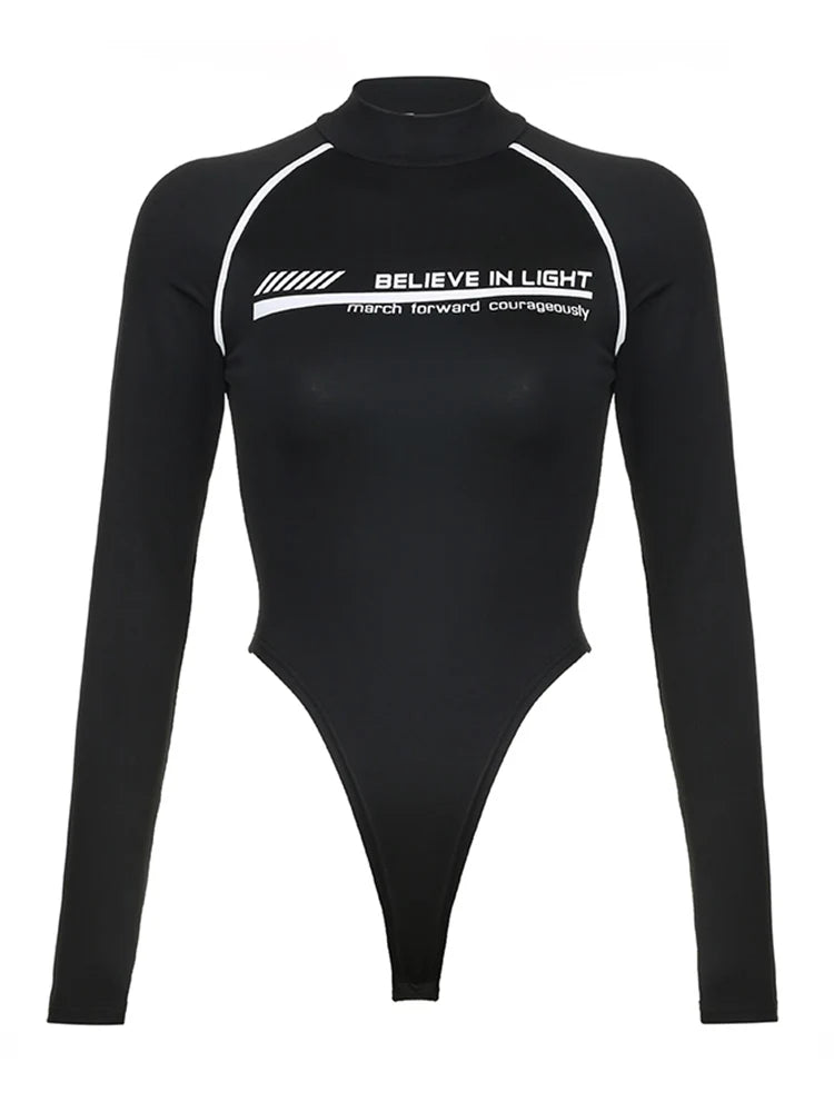 Body negro ajustado de manga larga con cuello alto para mujer, estampado de letras, estilo urbano, básico, para otoño e invierno