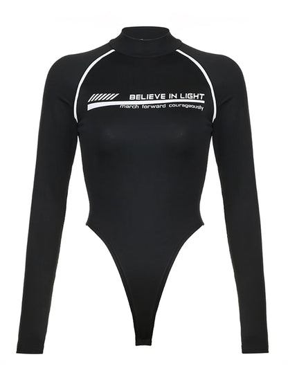 Body negro ajustado de manga larga con cuello alto para mujer, estampado de letras, estilo urbano, básico, para otoño e invierno