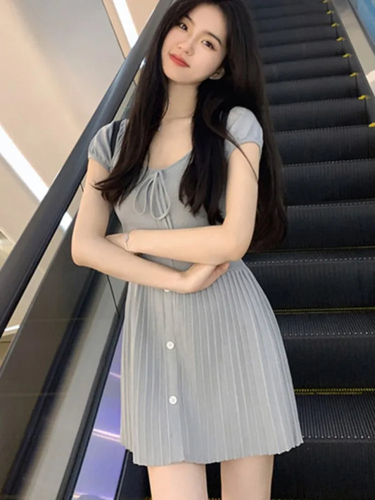 Vestidos de punto sexys para mujer, minivestido plisado de corte A con cuello en V, moda coreana, liso, de otoño, tejido de una pieza, nuevo