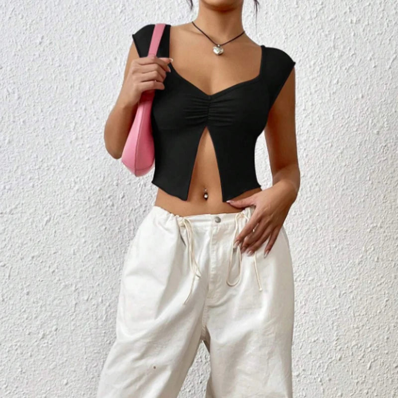 Las nuevas Spice Girls europeas y americanas sexys de Instagram diseñan una camiseta corta y fina con una abertura debajo del pecho.