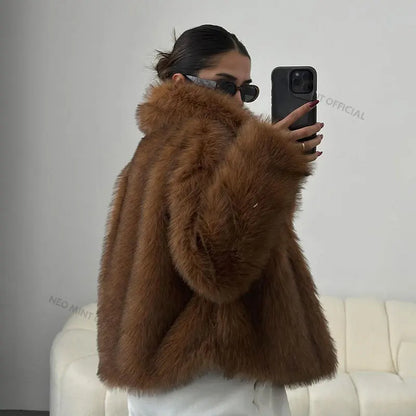 Abrigo de piel sintética con cuello cuadrado y esponjoso para mujer, estilo blogger icónico de invierno, chaqueta de piel de zorro para chicas, ropa de abrigo elegante y atractiva.