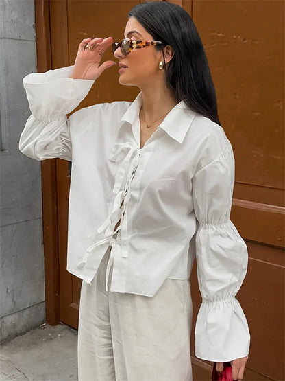 Blusa de gasa con cordones y aberturas para mujer, blusa de manga larga con solapa y parches, estilo vendaje, ropa de abrigo blanca para mujer