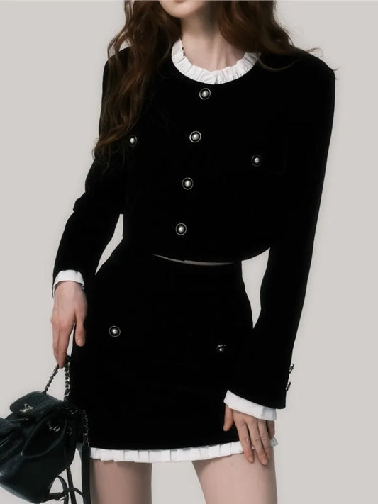 Elegante conjunto de dos piezas de falda de terciopelo negro con top corto de manga larga y minifalda ajustada con volantes, moda coreana para otoño y primavera.