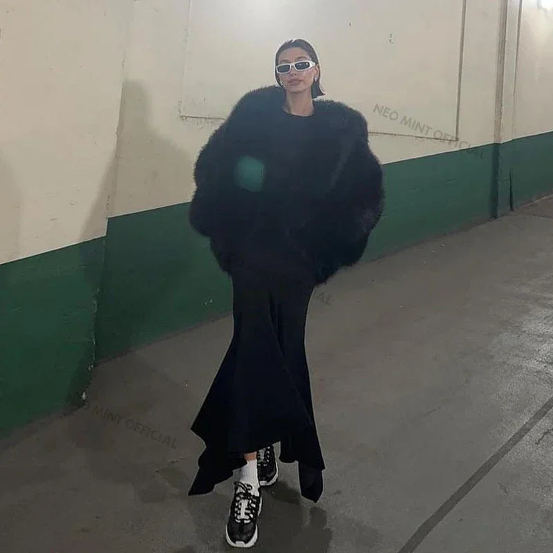 Abrigo de piel sintética con capucha y alas de murciélago icónico de la marca de pasarela para mujer, elegante abrigo de invierno Hailey Bieber, chaqueta de piel de zorro