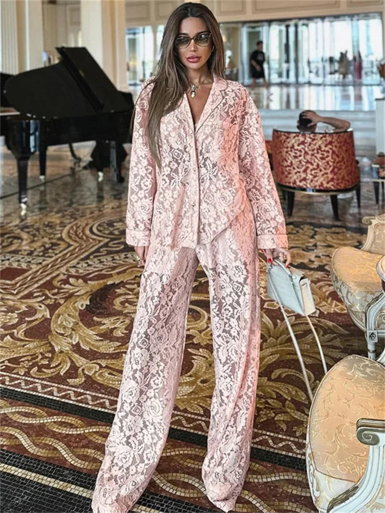 Conjunto de dos piezas con pantalones y estampados calados de encaje para mujer, camisetas transparentes y pantalones de moda para mujer.
