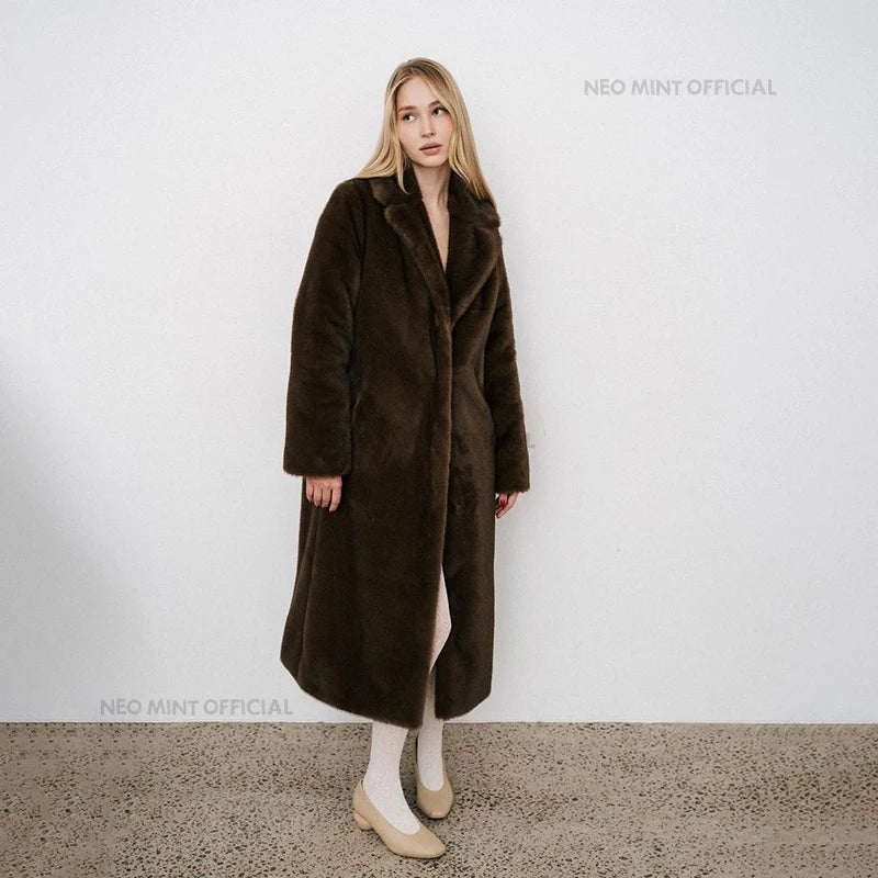Abrigo de piel sintética de visón de lujo para invierno, chaqueta larga de marca icónica para mujer, abrigo cálido de estilo urbano con ganchos de cristal