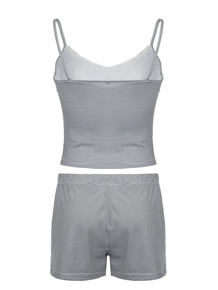Conjunto de 2 piezas de pantalones cortos Y2K con rayas finas y retazos de encaje en contraste para mujer, bonito conjunto de camisola con cuello en V y pantalones cortos con botones estilo kawaii