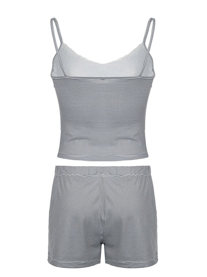 Conjunto de 2 piezas de pantalones cortos Y2K con rayas finas y retazos de encaje en contraste para mujer, bonito conjunto de camisola con cuello en V y pantalones cortos con botones estilo kawaii