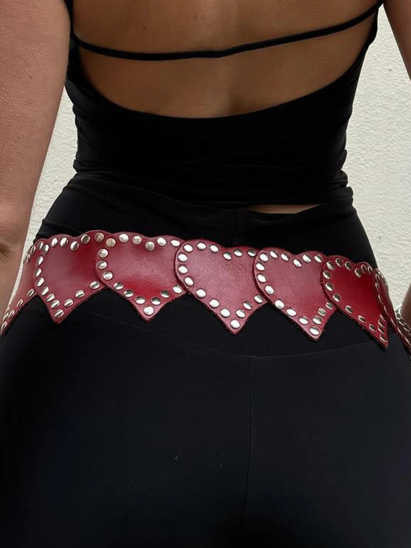 Cinturón elegante de PU con remaches en forma de corazón para mujer, diseño elegante Y2k, accesorios de moda que combinan con todo, exquisitos