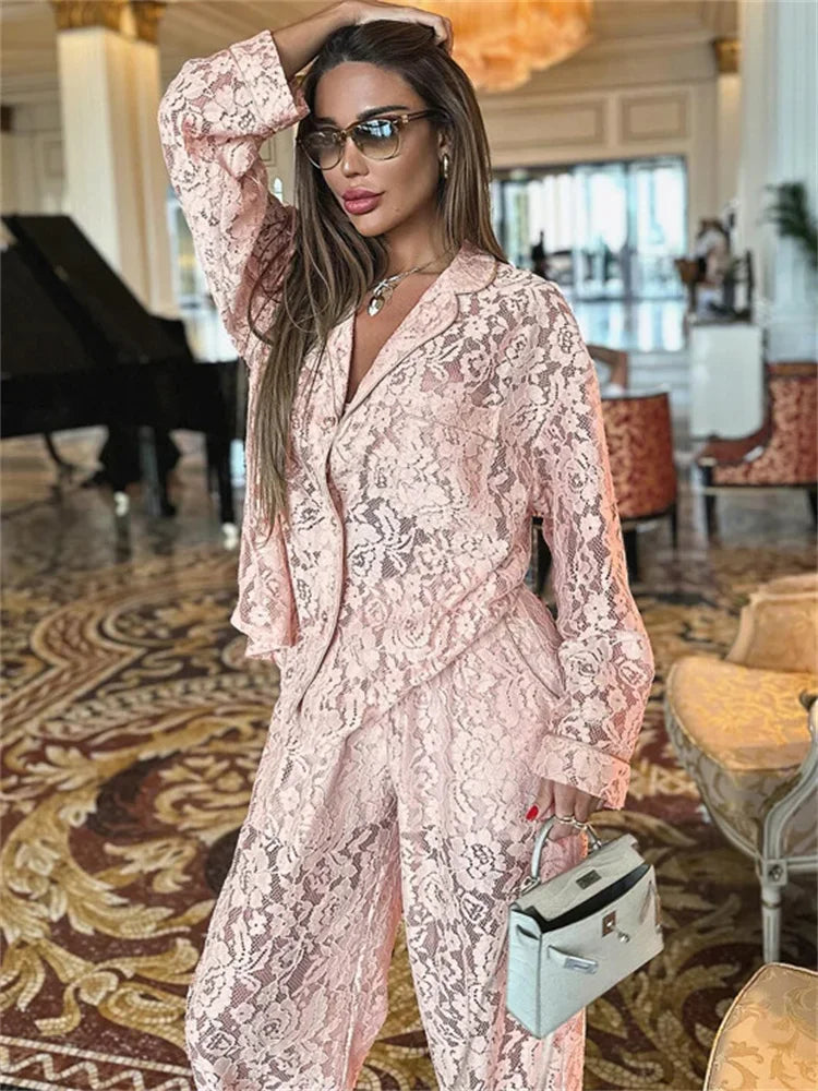 Conjunto de dos piezas con pantalones y estampados calados de encaje para mujer, camisetas transparentes y pantalones de moda para mujer.