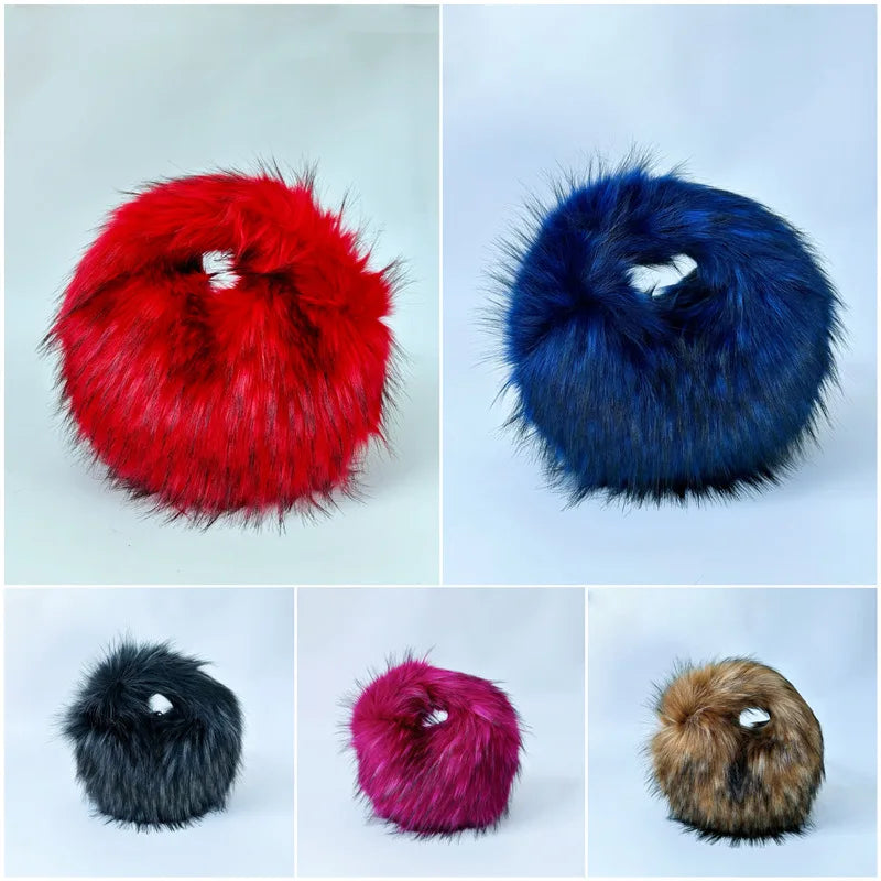 Chic 00s Y2k Hot Girls Cute Small Half Moon Bag Women Luxury Furry Wrist Handbag Gothic Punk Faux Raccoon Fur Clutch Purses Bags
