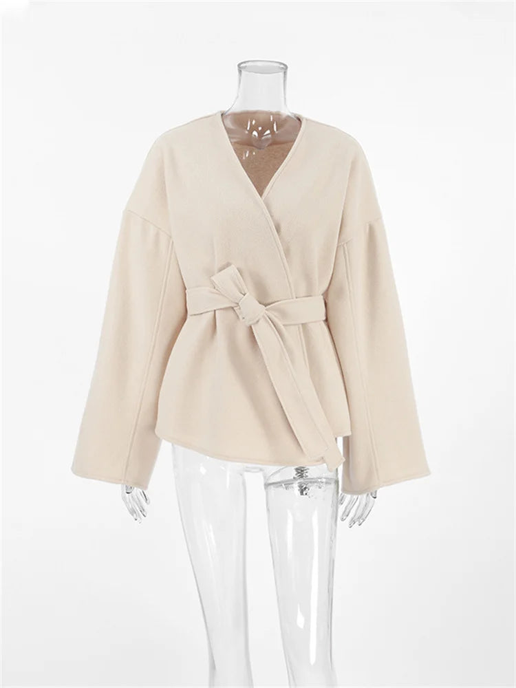 Abrigo blanco con cordones y cuello en V para mujer, holgado, de calle, de manga larga, con parches, para otoño, estilo vendaje, nuevo