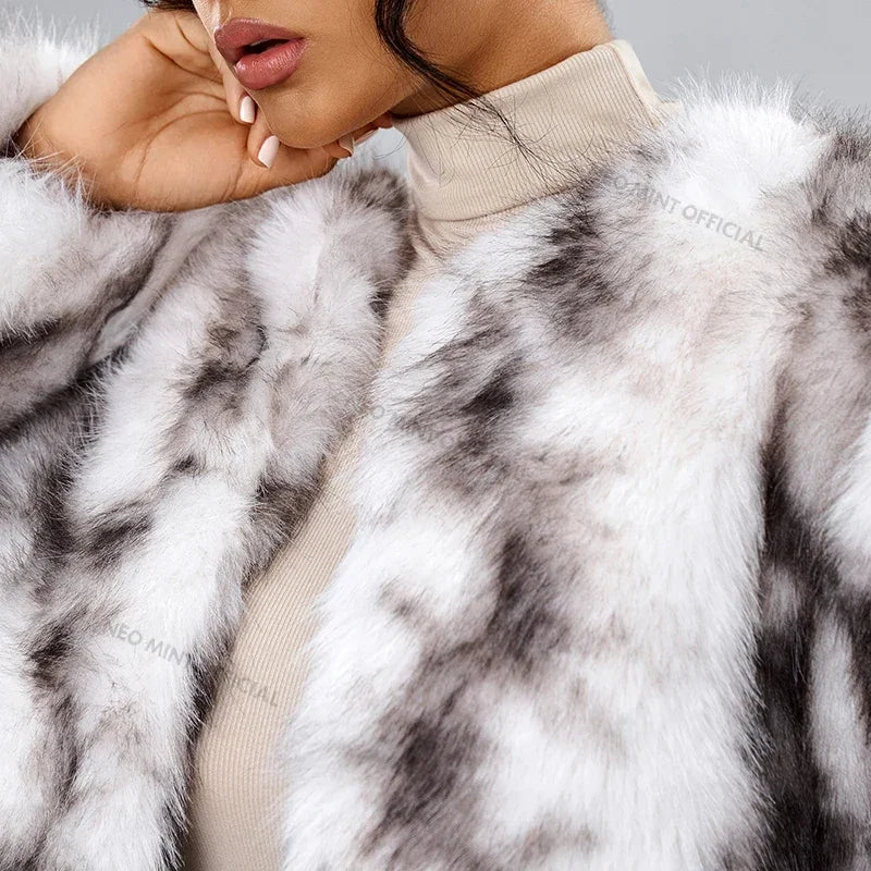 Abrigo de piel sintética de zorro esponjoso de invierno para mujer, marca de moda urbana, abrigo elegante para niñas, chaqueta corta y cálida de piel peluda