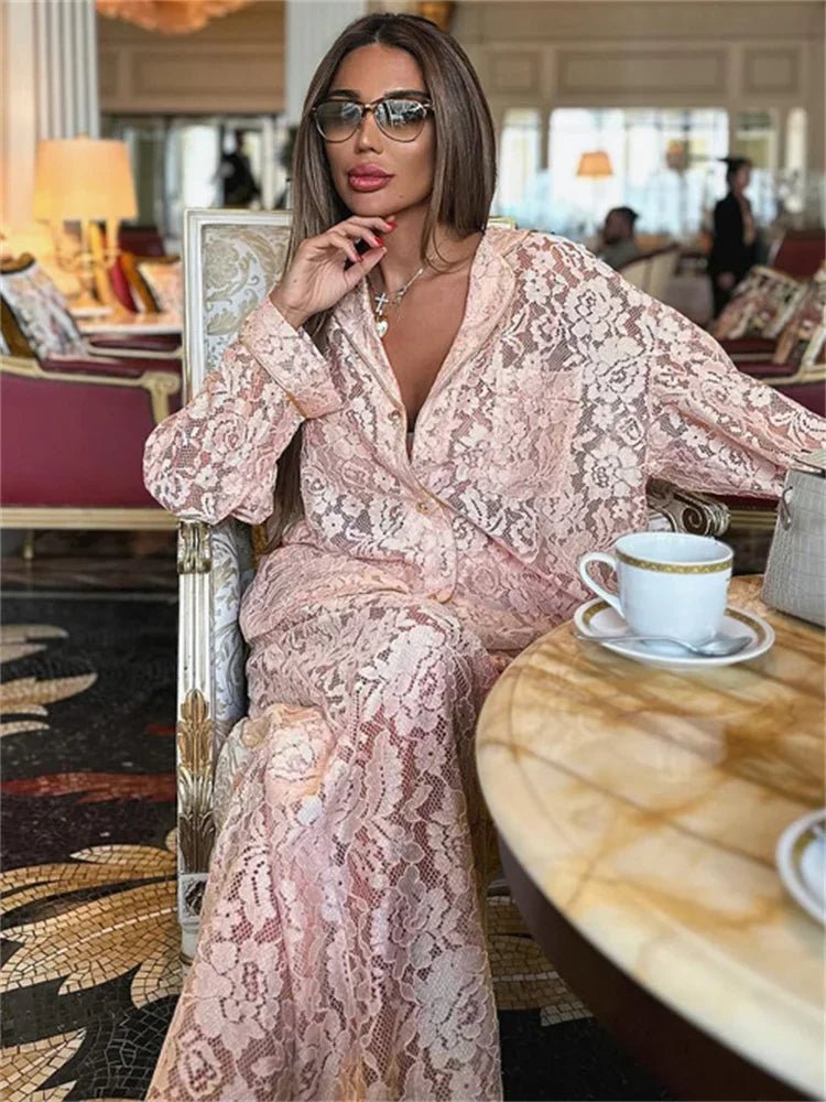 Conjunto de dos piezas con pantalones y estampados calados de encaje para mujer, camisetas transparentes y pantalones de moda para mujer.
