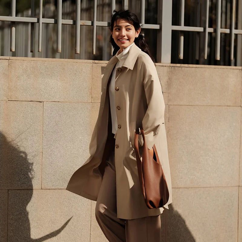 Gabardina para mujer, de talle largo, con mangas raglán y solapa, nueva primavera, holgada, triple protección, abrigo literario color caqui.