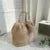 Impresionante bolso de mano tipo cubo de piel sintética de conejo suave para mujer, bolso de hombro de felpa esponjosa de invierno, elegante bolso de fiesta de moda urbana para chicas.