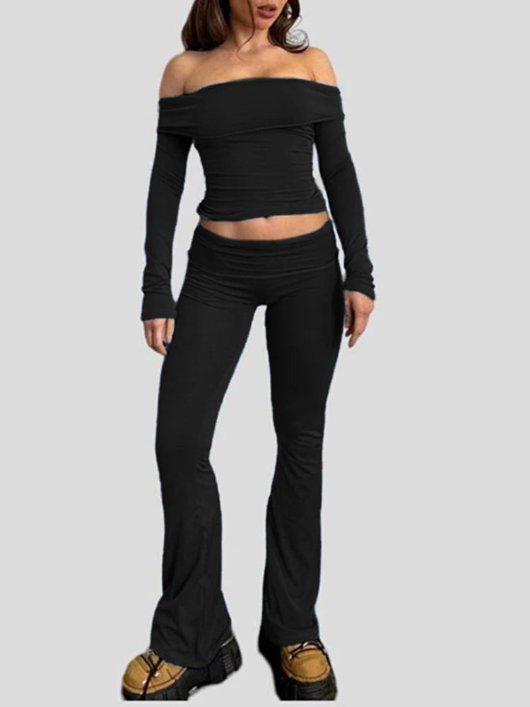 Conjunto de 2 piezas de camiseta y pantalón acampanado de manga larga con hombros descubiertos y fruncido para mujer