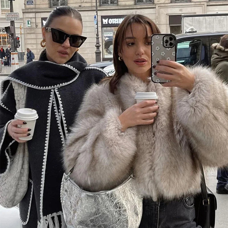 Abrigo de piel sintética corto Gardient de la marca de lujo de la Semana de la Moda Callejera icónica para mujer, chaqueta de piel corta y esponjosa de invierno para niñas.