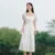 Vestido de mujer suave y elegante de verano nuevo estilo francés cuello cuadrado cintura ceñida longitud media fresco