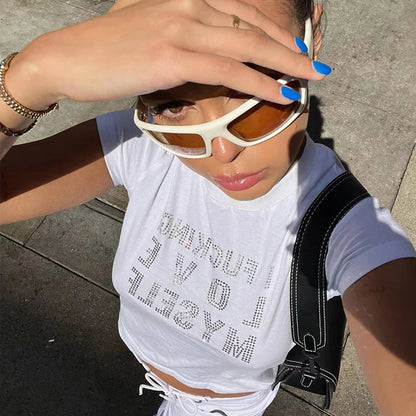 Camiseta de manga corta de verano estilo europeo y americano con parte superior de diamante caliente con letras, camiseta con interior ajustado para mujer