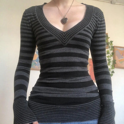 Camiseta vintage Y2K Grunge Emo de los años 00, con rayas negras y grises, cuello en V, manga larga, estilo jersey, estilo retro chic de otoño para mujer, estilo gótico.