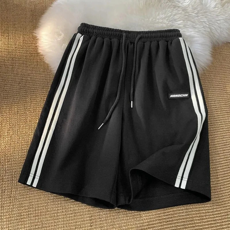 Pantalones cortos a rayas para mujer, ropa de calle de verano, pantalones cortos holgados de pierna ancha, pantalones cortos deportivos coreanos informales con cintura elástica, pantalones cortos de gran tamaño para parejas.