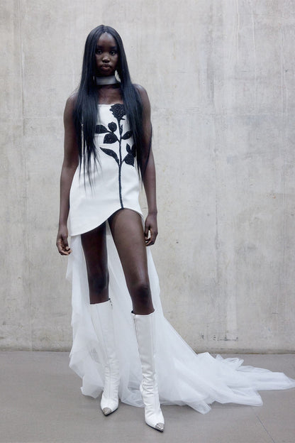 Vestido corto sin tirantes Verónica con adornos de cristal 