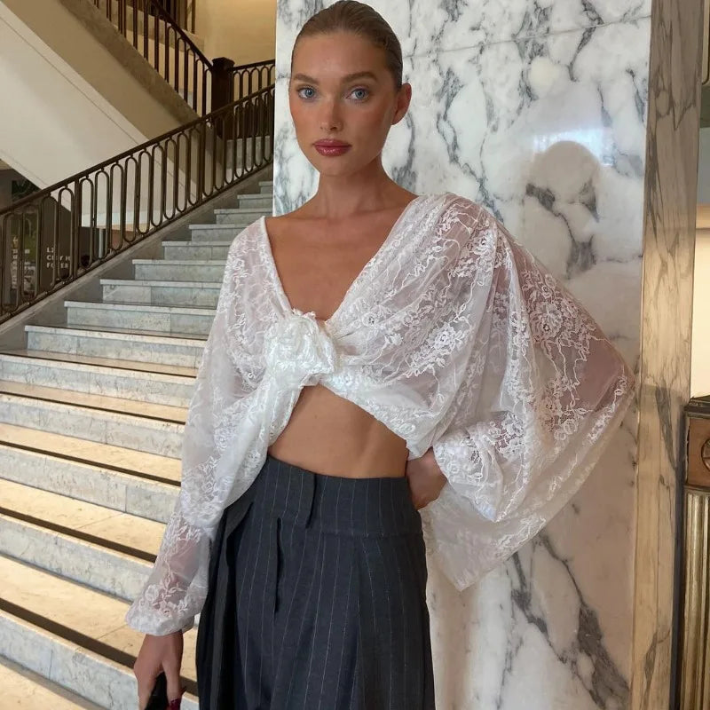 Camisas de malla con empalme de flores para mujer, blusas sexis transparentes, holgadas, de manga larga, con encaje para club de chicas, novedad 2025