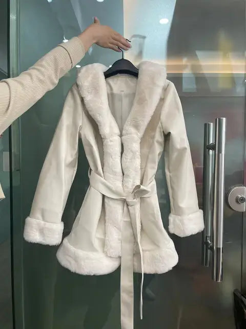 Abrigo de piel sintética con cuello de piel para mujer, abrigo ajustado de manga larga con cordones, chaqueta elegante de calle para invierno, ropa de mujer
