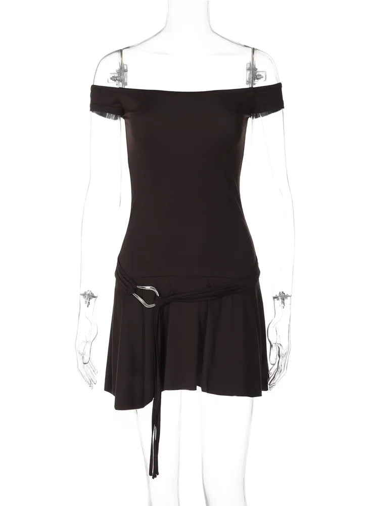 Vestido mini sexy sin mangas con hombros descubiertos y sin tirantes para mujer, con volantes en los bordes, ajustado con cinturón, para fiesta y club.