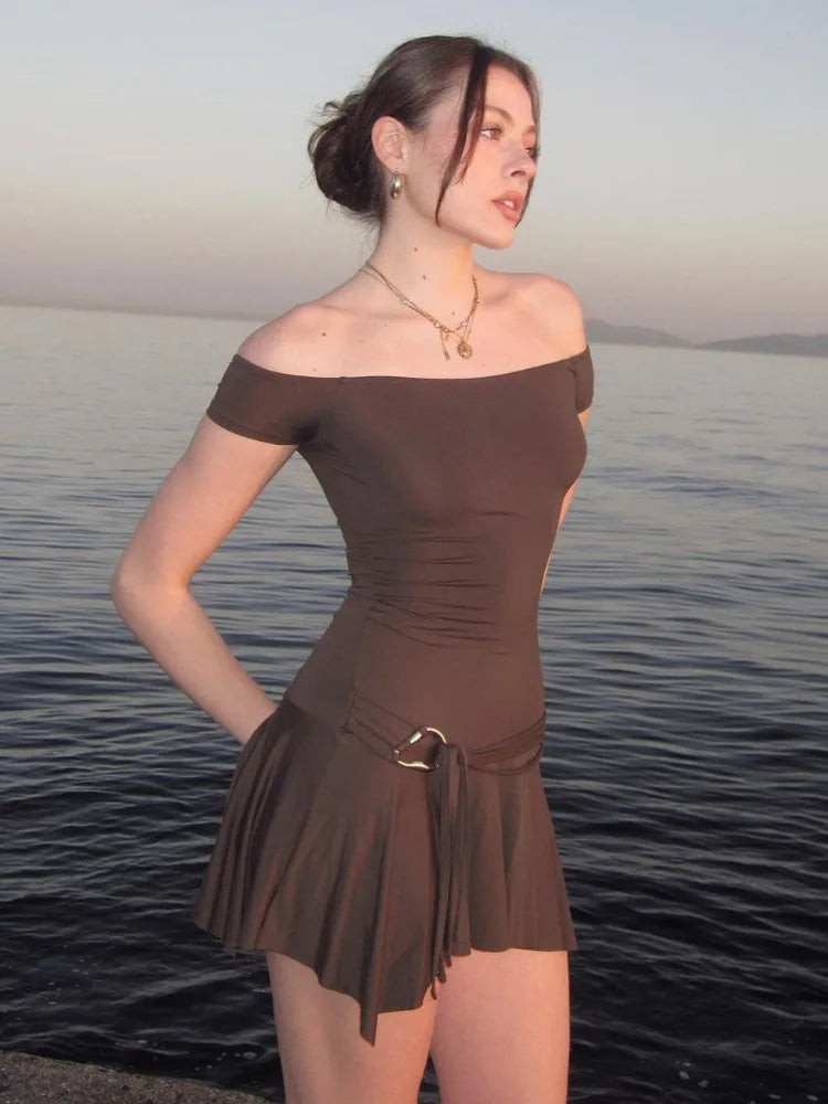 Vestido mini sexy sin mangas con hombros descubiertos y sin tirantes para mujer, con volantes en los bordes, ajustado con cinturón, para fiesta y club.