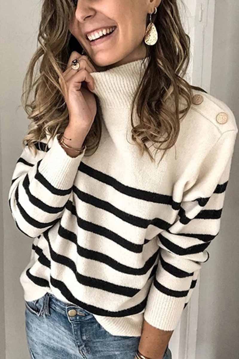 Suéter a rayas con diseño de botones