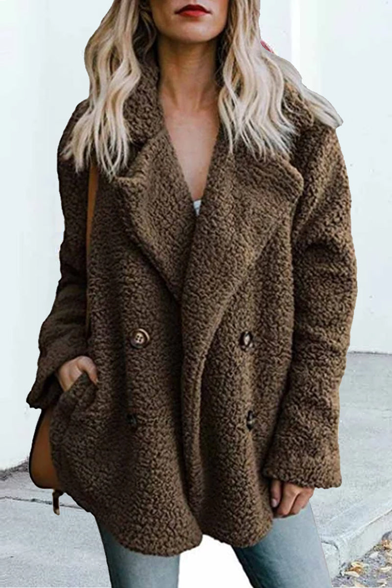 Abrigo de bolsillo con botones de felpa