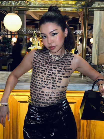 Camiseta de malla con estampado de letras para mujer, cuello redondo, transparente, sexy, sin mangas, con dorado, básica, ajustada, estilo Y2K