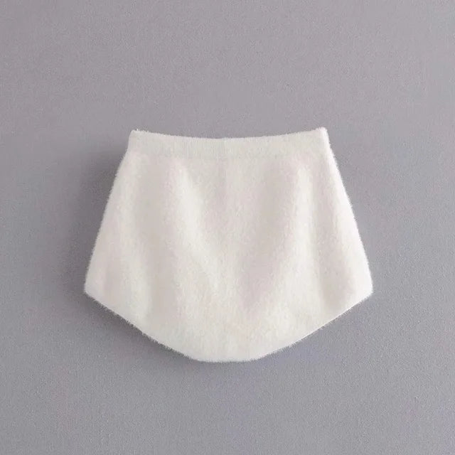 Conjuntos de dos piezas para mujer: cárdigan blanco de felpa de mohair con botones, abrigos, tops con sujetador y minipantalones cortos a juego.
